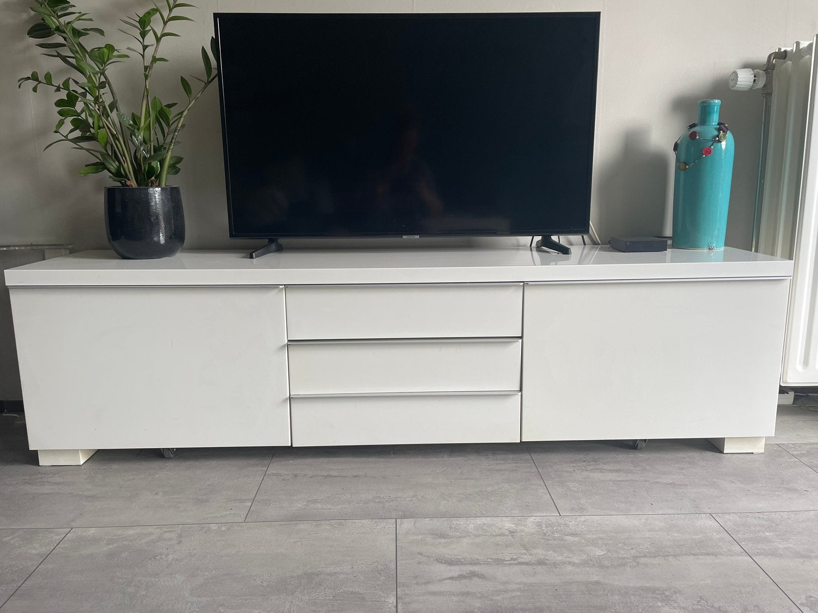 Hoogglans wit tv meubel van Ikea, Ophalen, Gebruikt, 150 tot 200 cm, Minder dan 100 cm