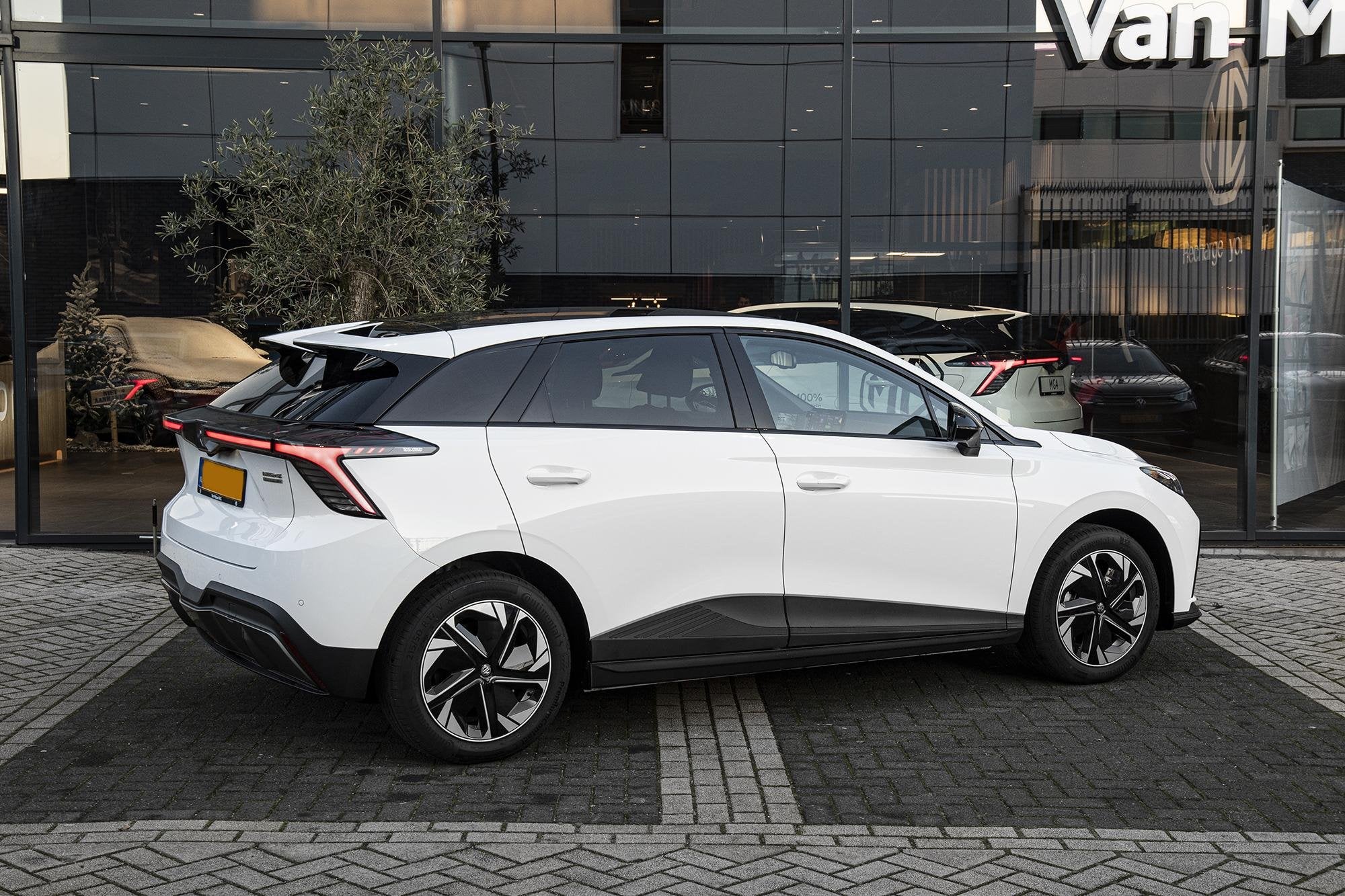 MG 4 Luxury 64 kWh, 12 maanden, Gebruikt, Origineel Nederlands, 500 kg