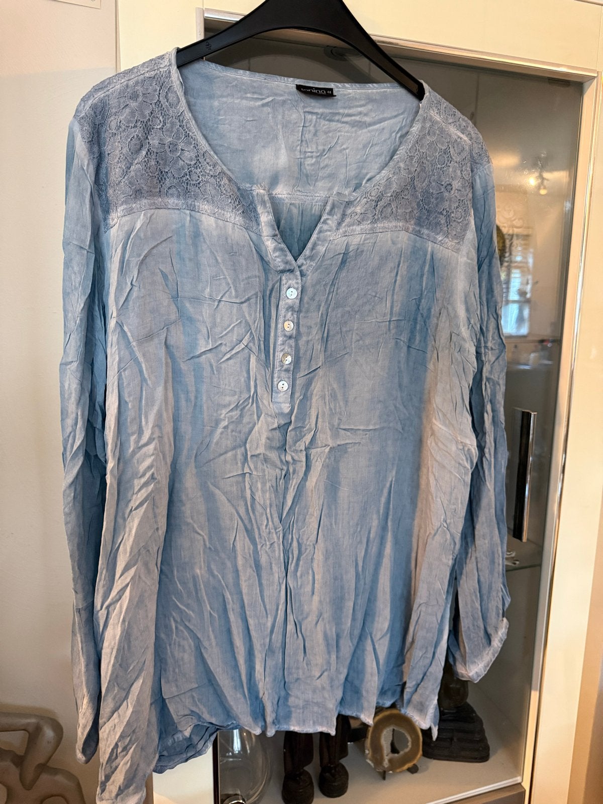 Janina Lichtblauwe Blouse met Kant - Maat 48, Ophalen of Verzenden, Zo goed als nieuw, Blauw, Blouse of Tuniek