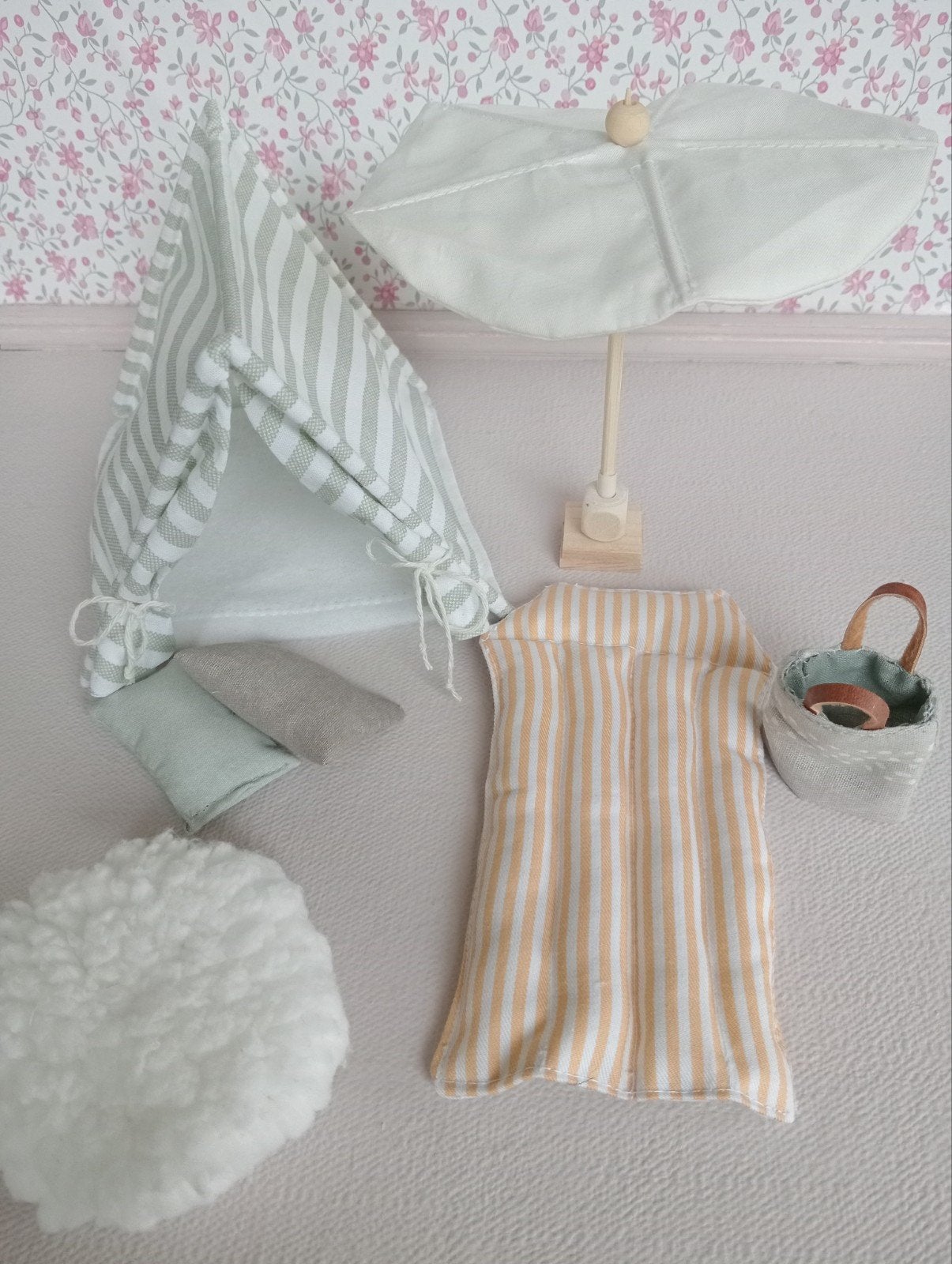 Tentje parasol bedje muizenhuis/ poppenhuis, Verzamelen, Ophalen of Verzenden, Poppenhuis