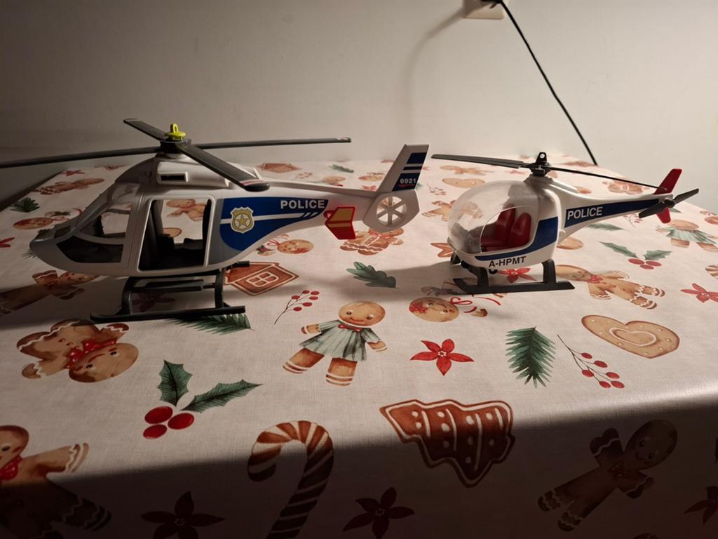 Foto 13 van Playmobil luchthaven met groot vliegtuig, helikopters,  ect.
