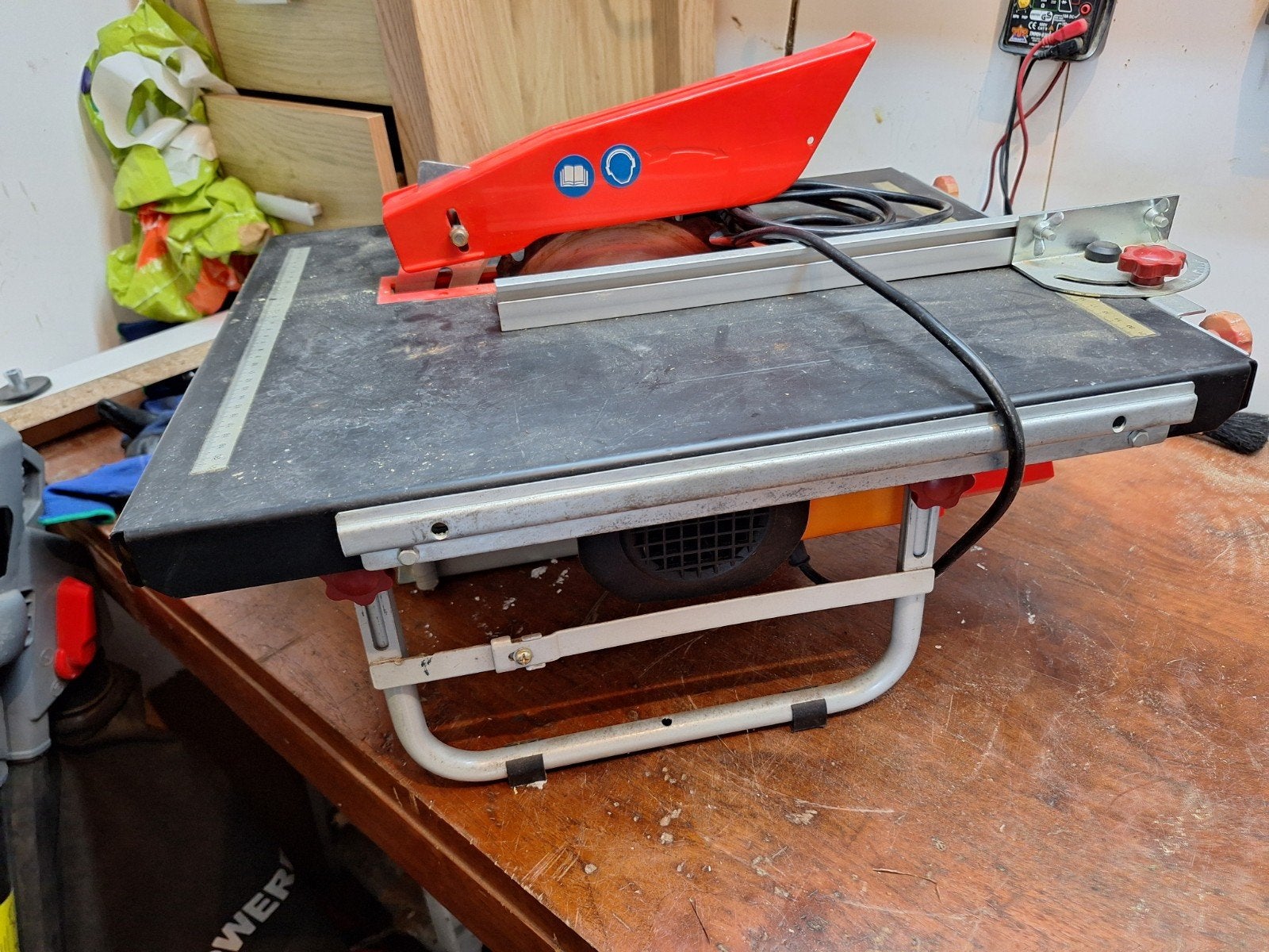 Kinzo Cirkelzaag 720W - Tafelmodel, Doe-het-zelf en Verbouw, Gereedschap | Zaagmachines, Ophalen, Gebruikt, Cirkelzaag, Kinzo