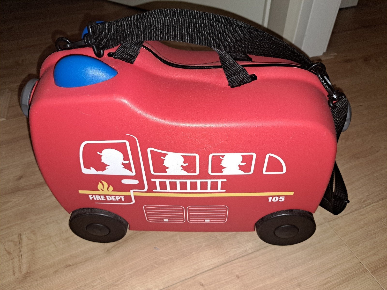 Kinderkoffer Brandweerwagen, Ophalen, Zo goed als nieuw