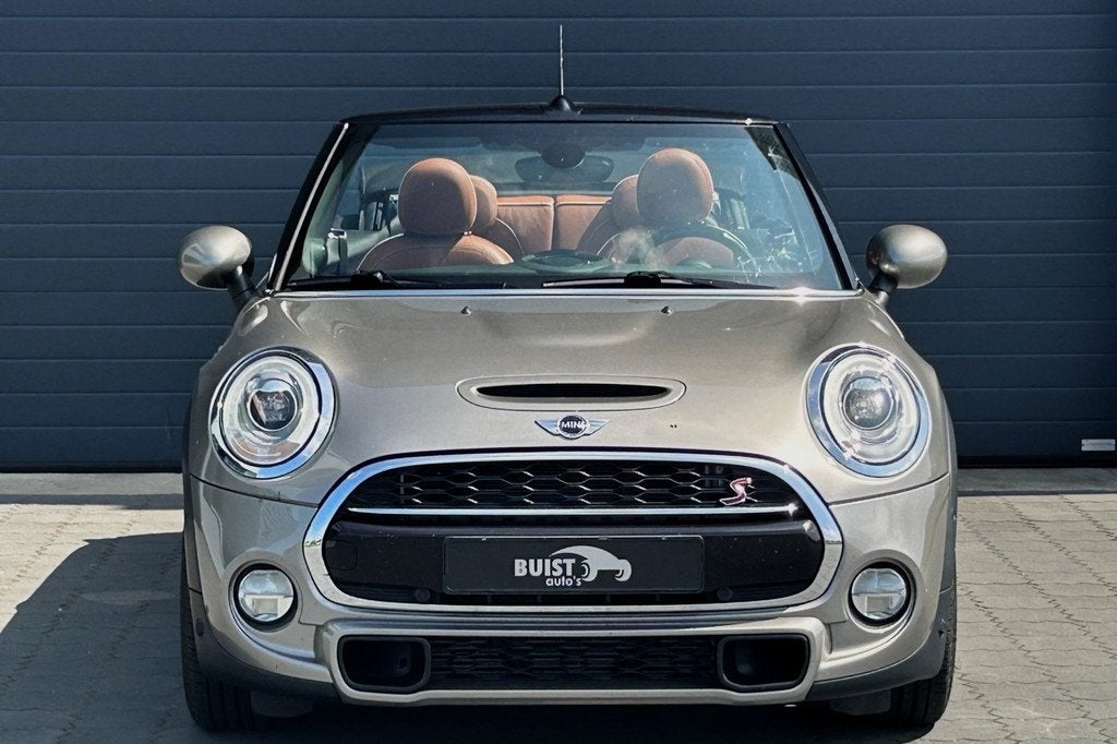MINI Cabrio 2.0 Cooper S Chili Serious Business LEER H/K 18", Auto's, Mini, 1998 cc, Gebruikt, 4 stoelen, Leder