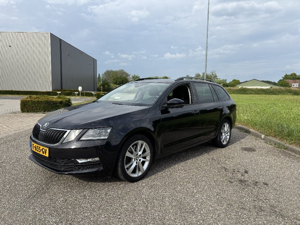 Skoda Octavia Combi 1.8 TSI Style Business DSG ACC CarPlay, Auto's, Skoda, 4 cilinders, Zwart, Stationwagon, Particulier