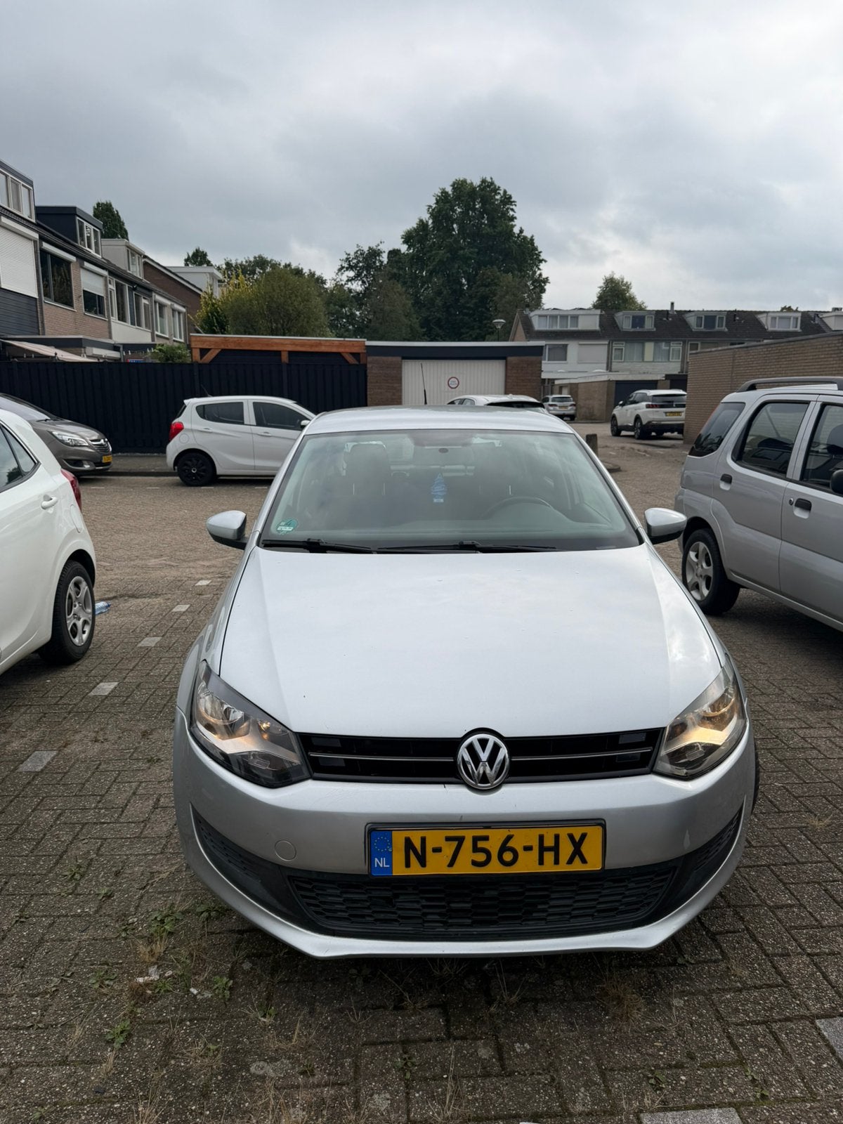 Volkswagen Polo 1.2 51KW 2010 Grijs, Auto's, Voorwielaandrijving, 967 kg, 40 €/maand, Zwart