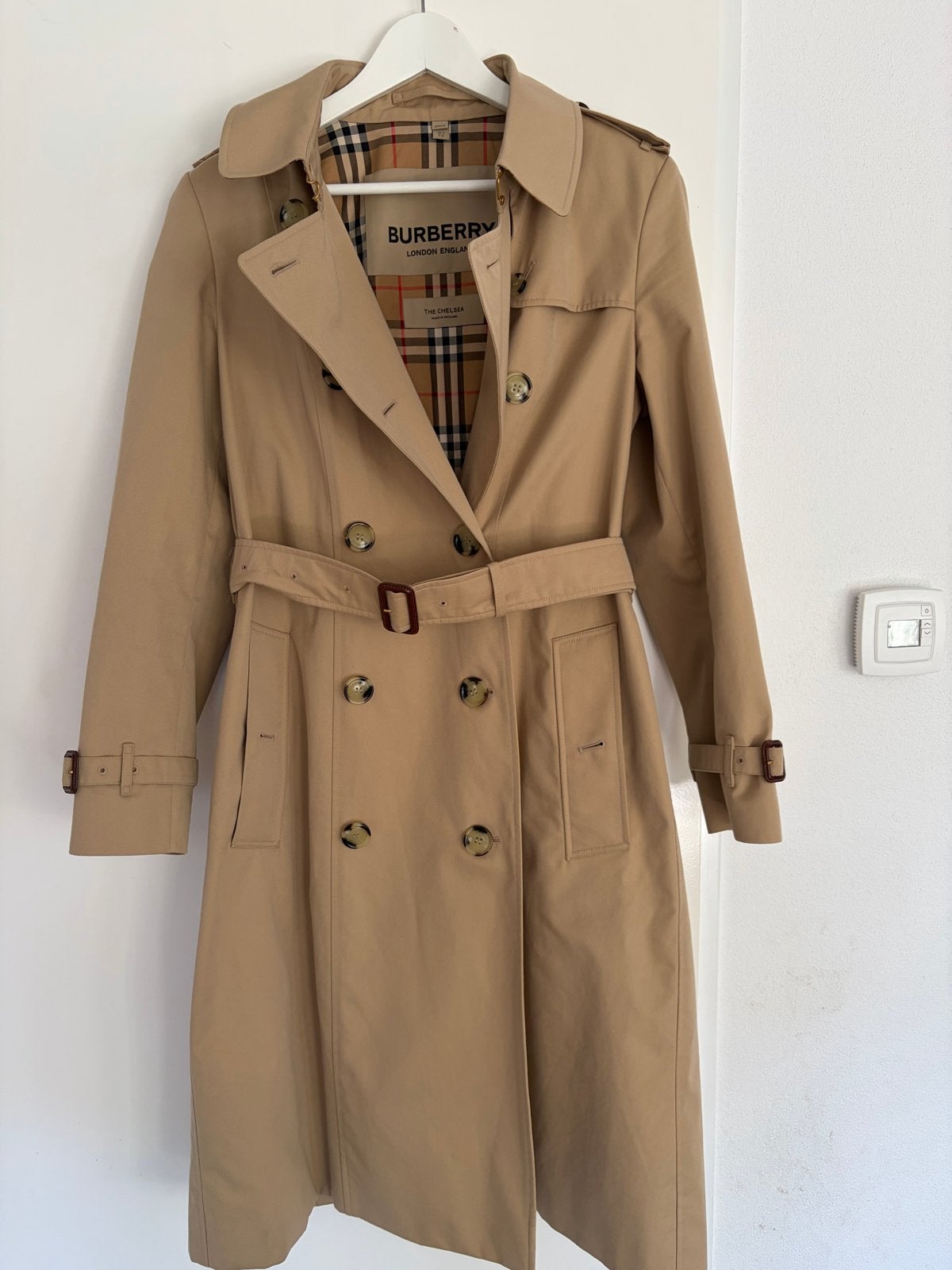Burberry The Chelsea Trenchcoat - Zo goed als nieuw, Ophalen, Zo goed als nieuw, Maat 38/40 (M), Beige