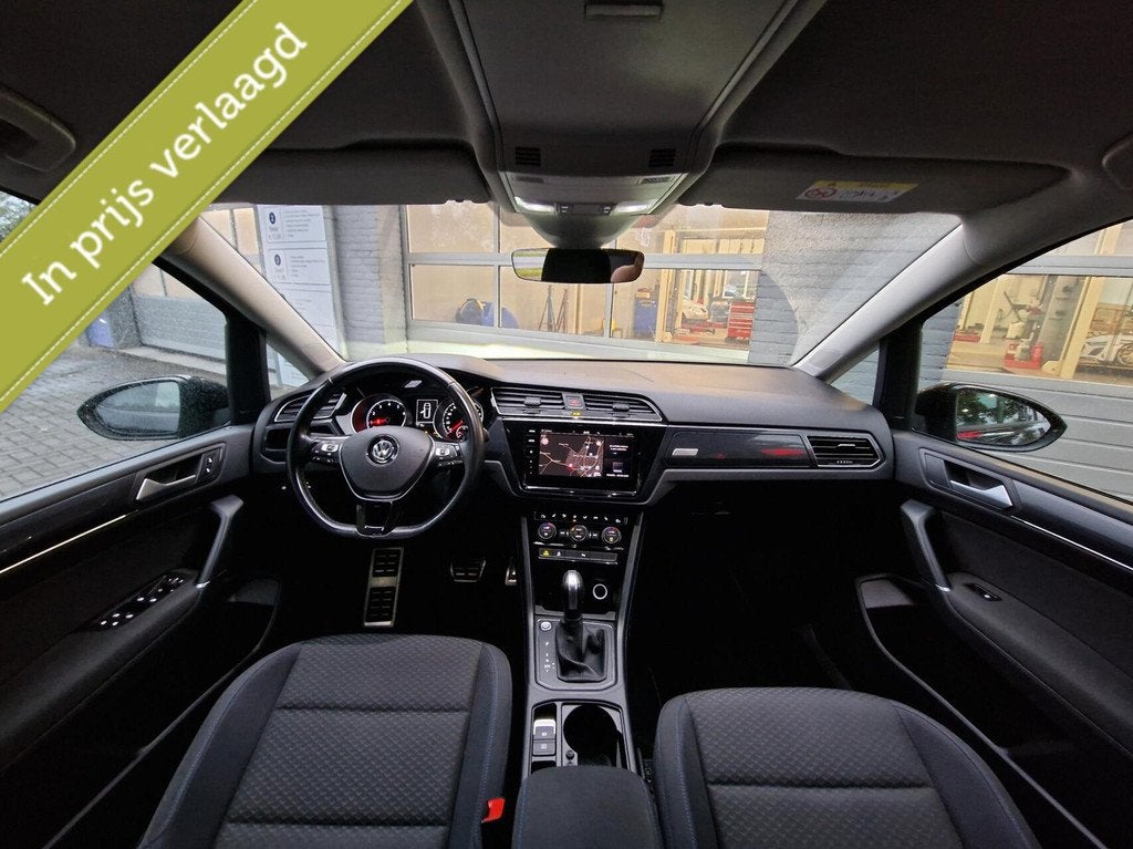 Volkswagen Touran 1.5 TSI DSG United R-line 7p|LED Matrix|7-, Auto's, 15 km/l, 4 cilinders, 7 stoelen, Zwart