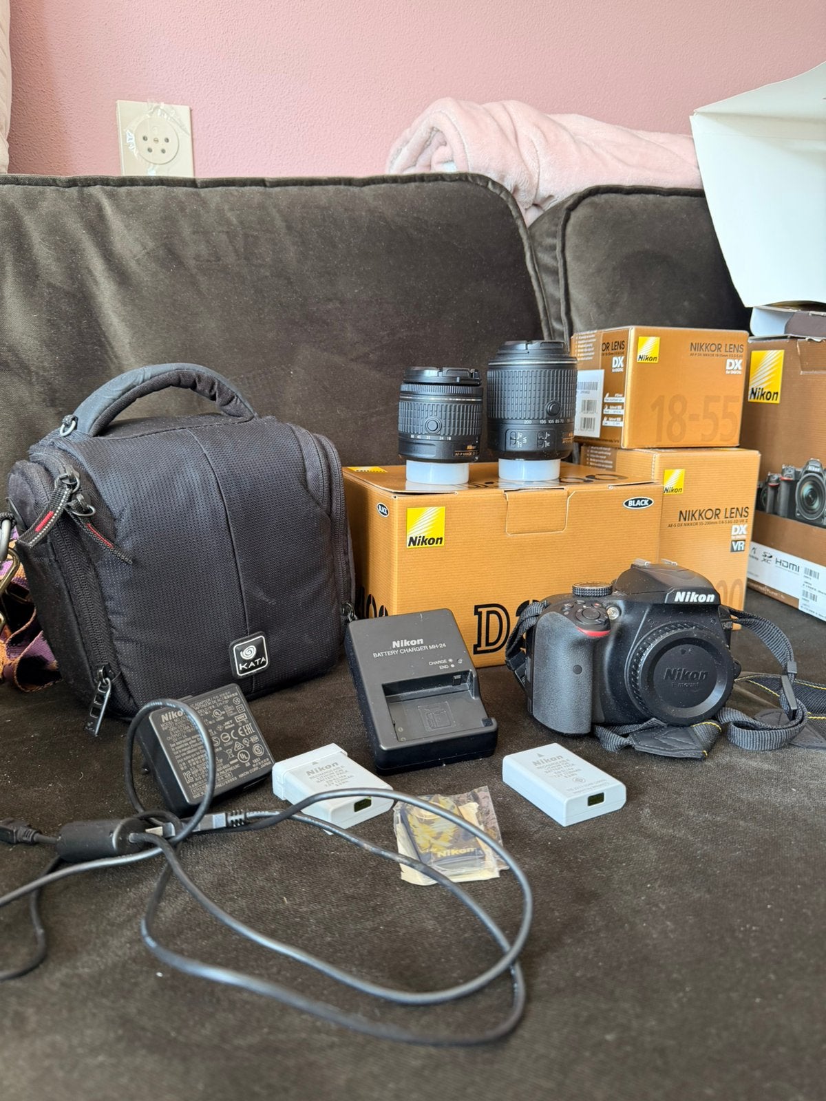 Nikon D3400, Audio, Tv en Foto, Fotocamera's Digitaal, Zo goed als nieuw, Spiegelreflex, Nikon, Accu, Bodydop, Cameratas, Draagriem