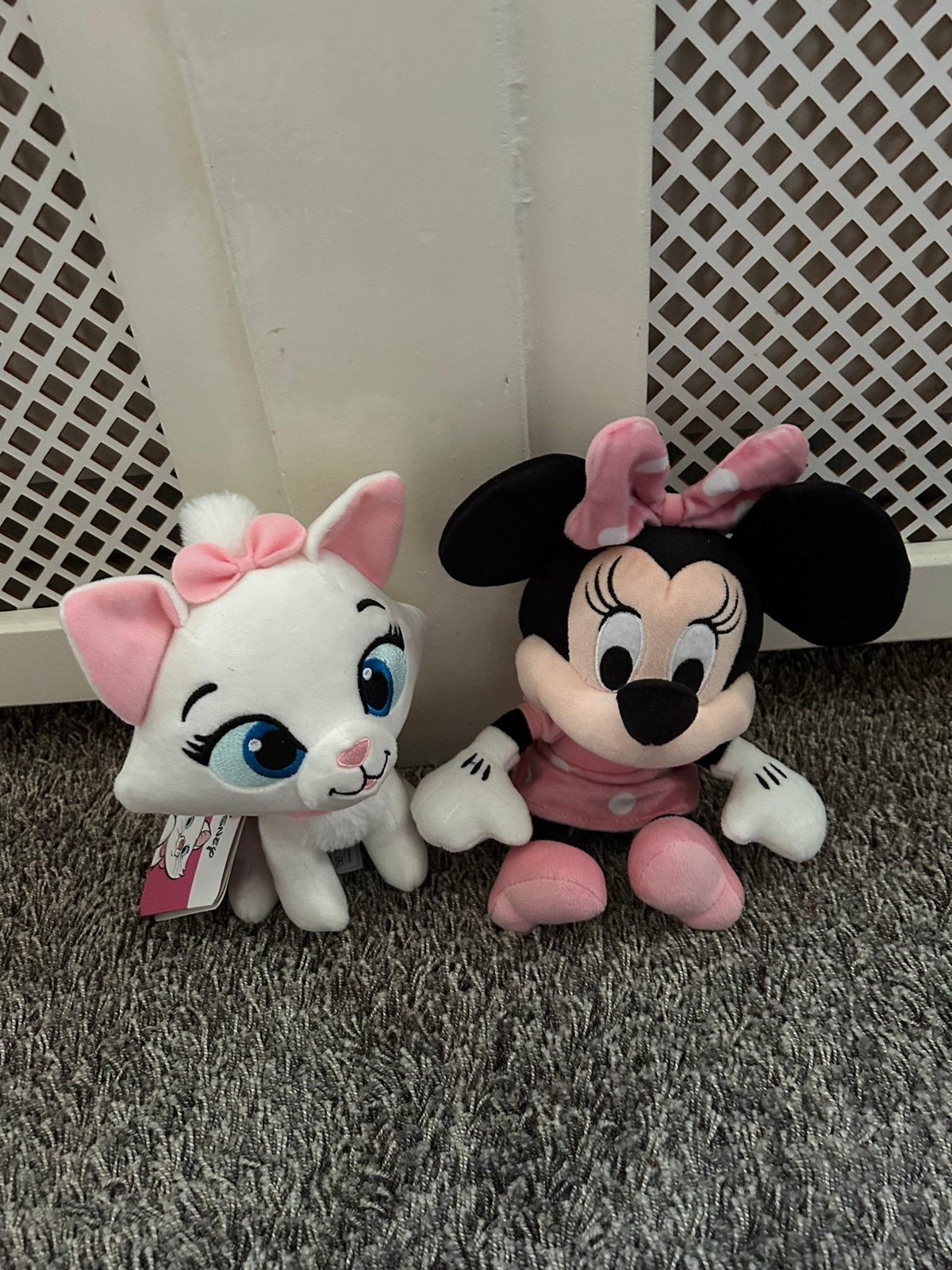 Minnie mouse en poes disney, Ophalen of Verzenden, Mickey Mouse, Zo goed als nieuw, Knuffel