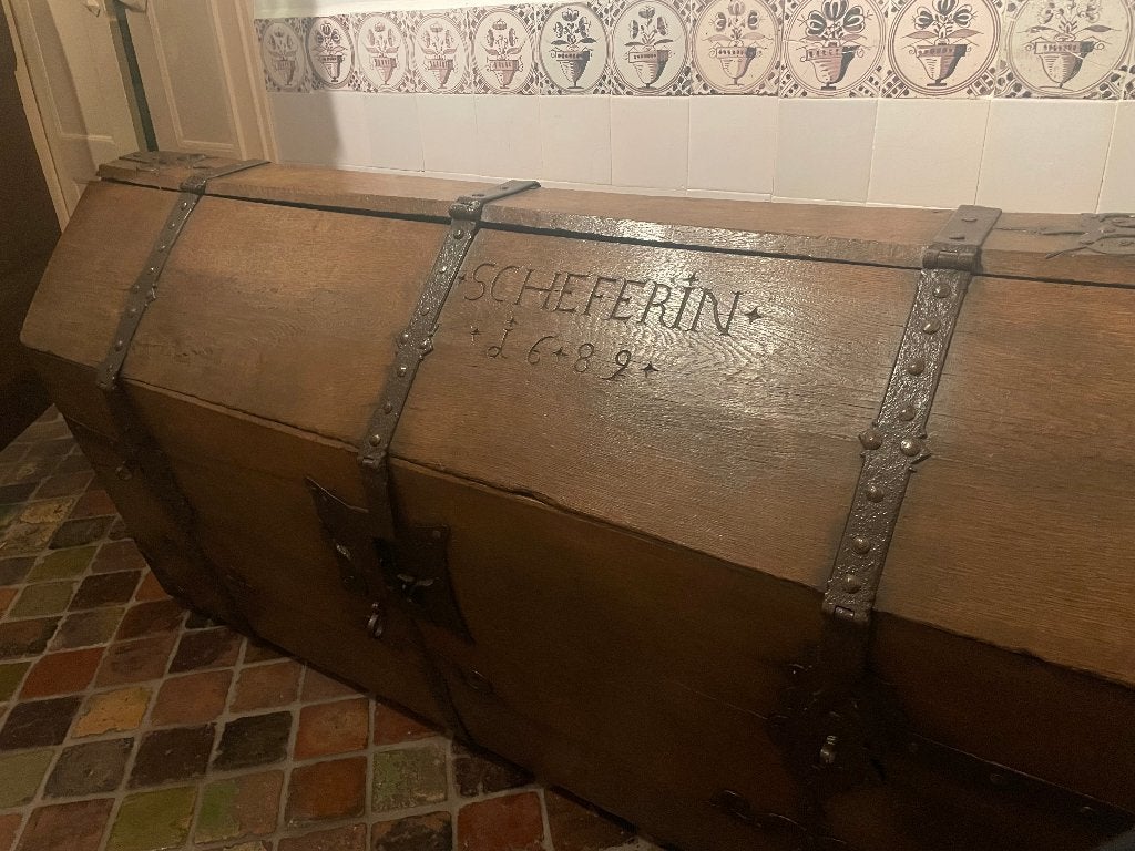 17de eeuw harnaskist kist eiken en smeedijzer Scheferin 1689, Ophalen