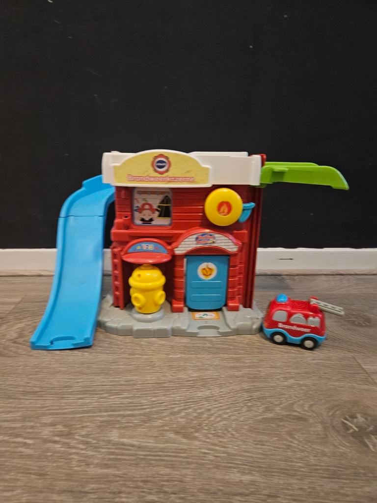 VTech Toet Toet Brandweerkazerne met Brandweerauto, Ophalen, Gebruikt, Jongen of Meisje