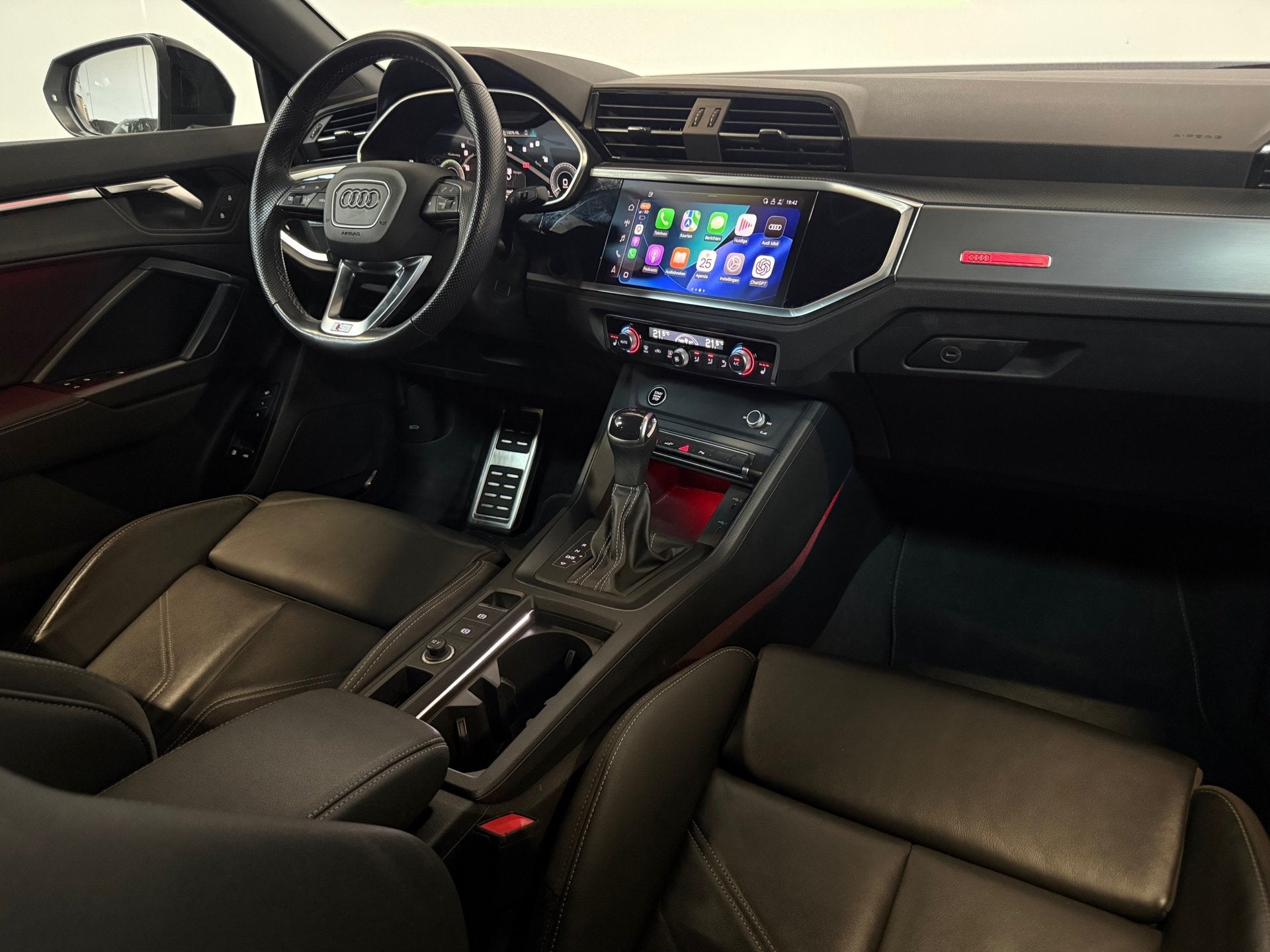 Audi Q3 Sportback 45 TFSI e S-Line ACC Pano 360 Sonos Memory, Auto's, Dealer onderhouden, Gebruikt, Zwart, Met garantie (alle)