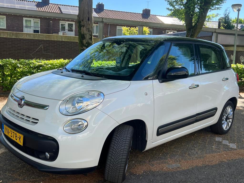 Fiat 500L Lounge 2017 /1 jaar APK /Panaromadak/trekhaak, Auto's, Fiat, Zwart, Leder en Stof, Wit, Origineel Nederlands