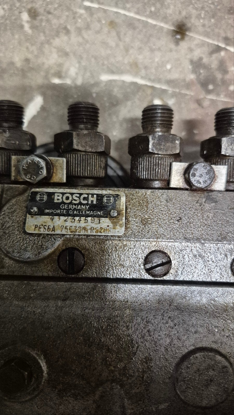Brandstof injectie pomp komt van een volvopenta md 47, Ophalen