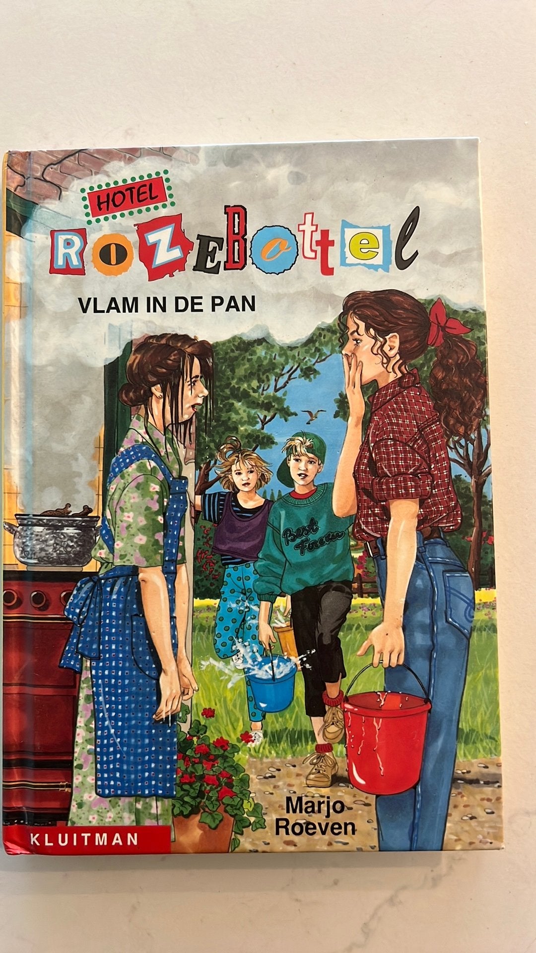 Hotel rozenbottel vlam in de pan, Boeken, Ophalen of Verzenden, Zo goed als nieuw