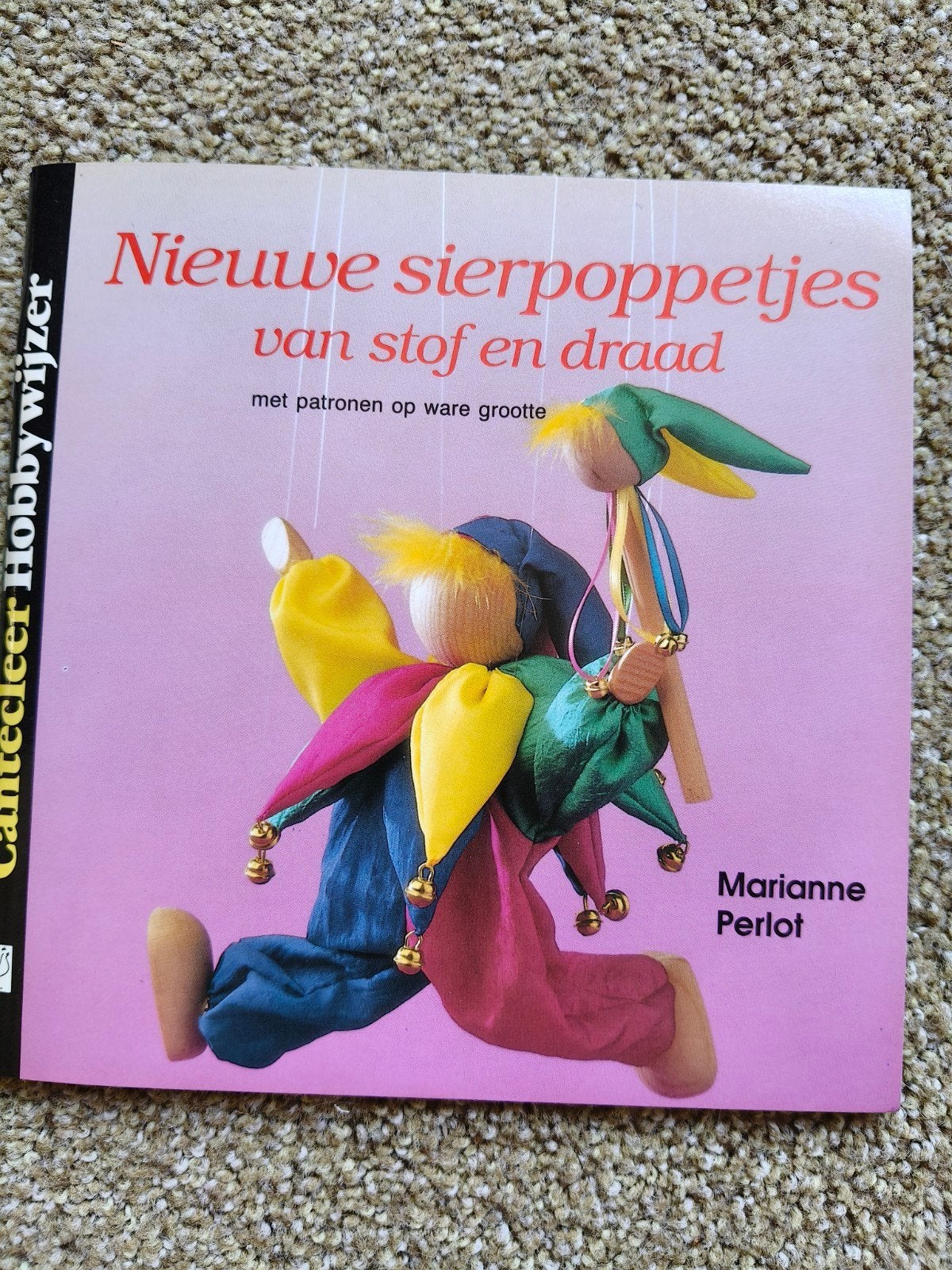 Nieuwe sierpoppetjes van stof en draad - Marianne Perlot, Ophalen of Verzenden, Gelezen, Poppen maken, Marianne Perlot