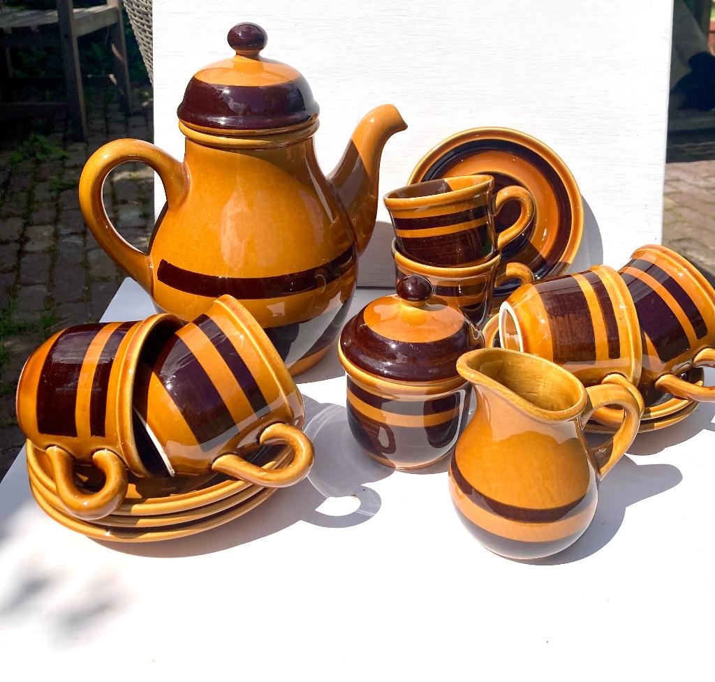 GIEN zomers vintage Frans servies bruin okergeel jaren 70, Overige materialen, N, Ophalen of Verzenden, GIEN