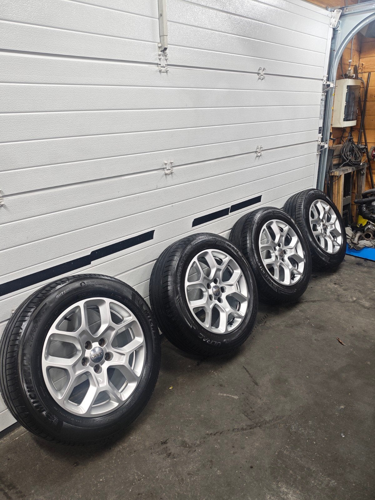 Originele Jeep velgen 17 inch 215/60 R17 + TPMS, Ophalen, 215 mm, 17 inch, Zomerbanden