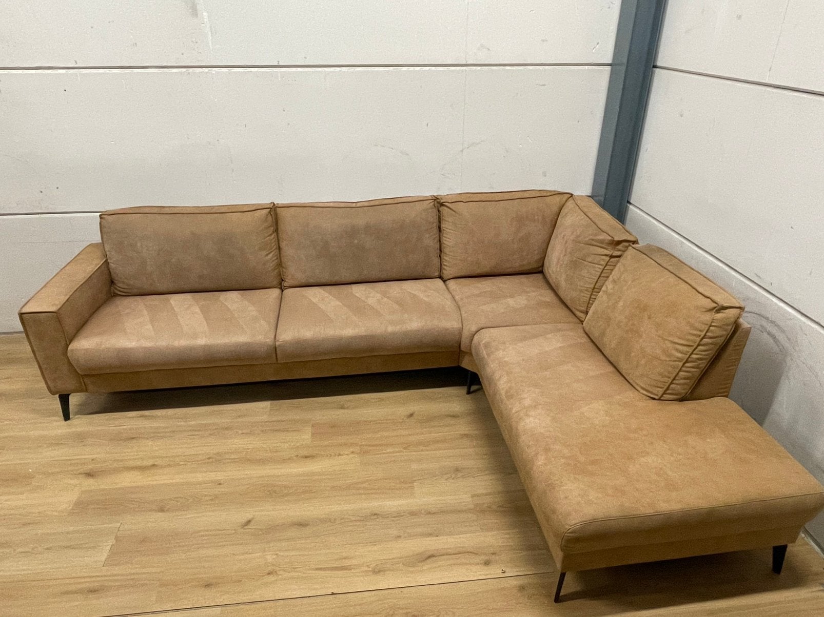 Mooie luxe suede bruine cognac hoekbank - GEREINIGD!!!