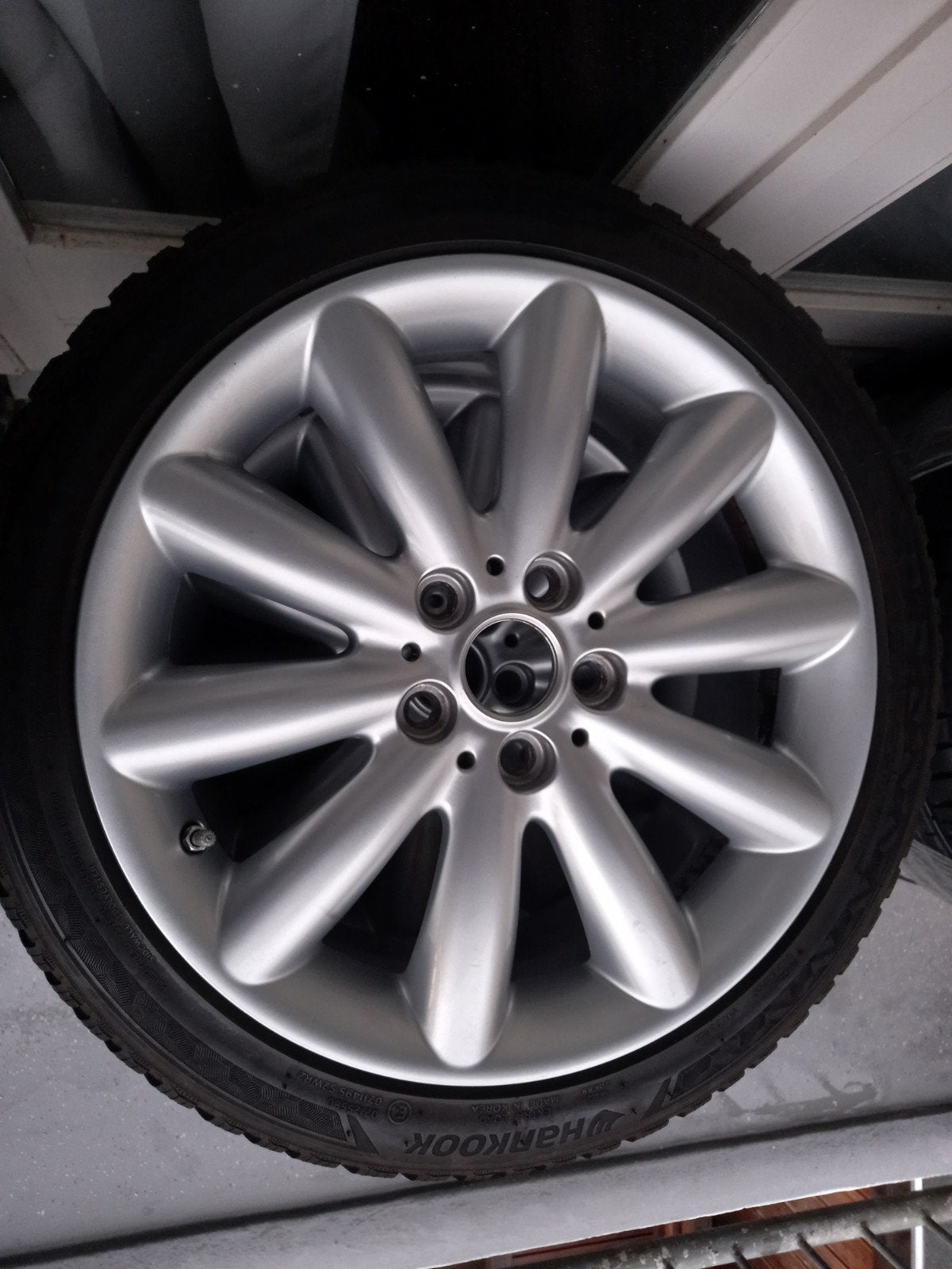 Mini Cooper/S 17 inch velgen met winterbanden 205/45 R17, Ophalen, Gebruikt, Banden en Velgen, 17 inch