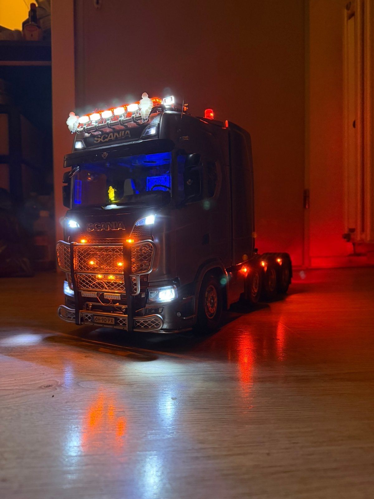 Tamiya Scania 770s 8x4 rijklaar, Ophalen, Zo goed als nieuw