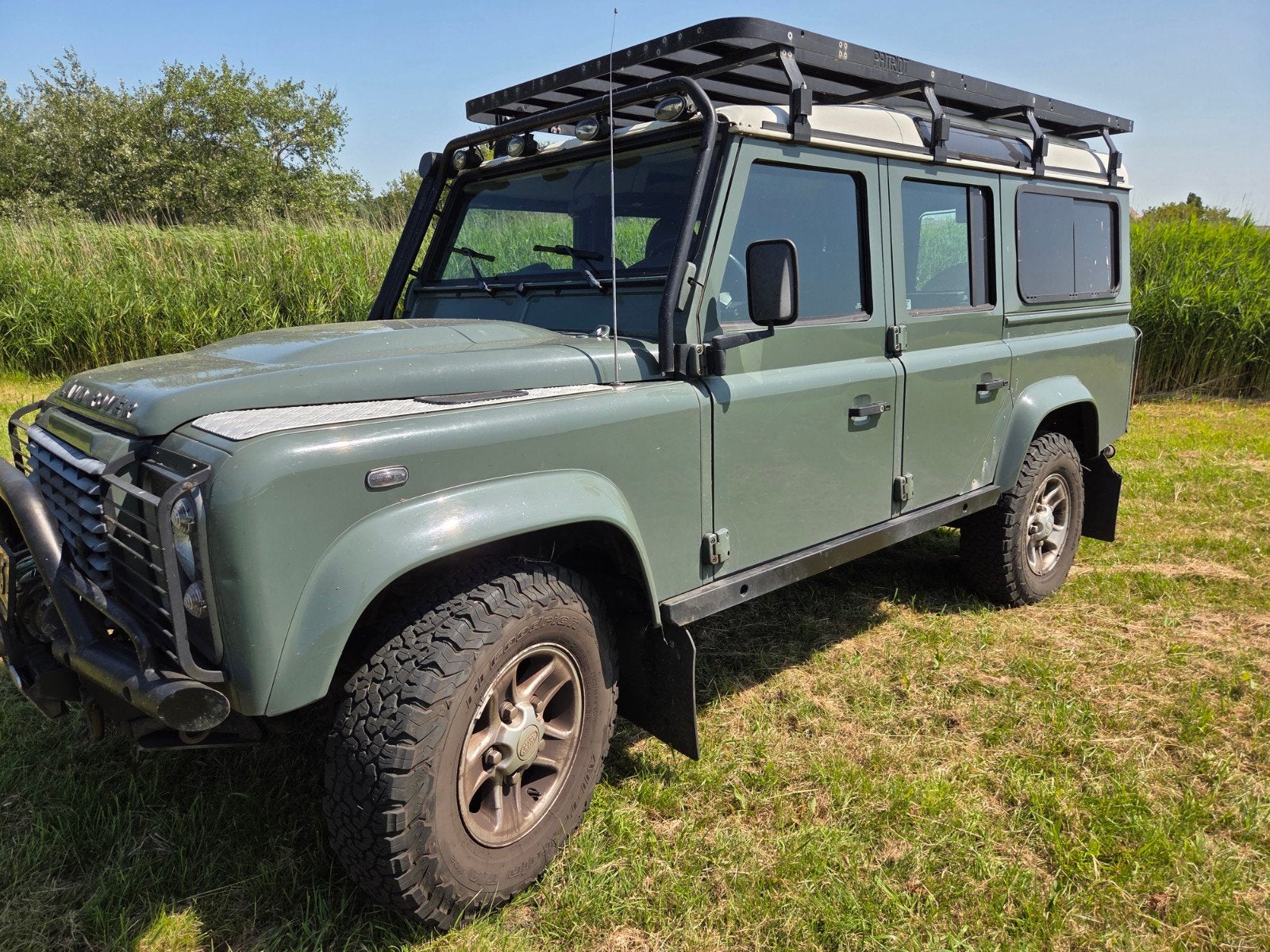 Defender 110 2.4 ST WGN Comm 4WD 2007, Auto's, Zwart, 4 cilinders, Leder en Stof, 122 pk
