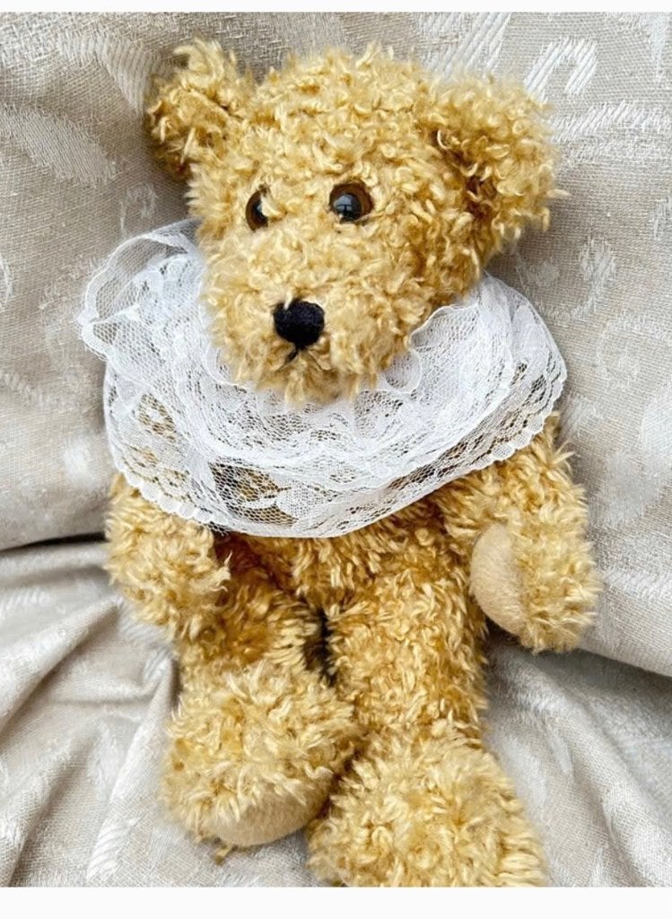 Vintage oud beertje 29 cm met mooie kanten kraag, Overige merken, Stoffen beer, Ophalen of Verzenden, Zo goed als nieuw
