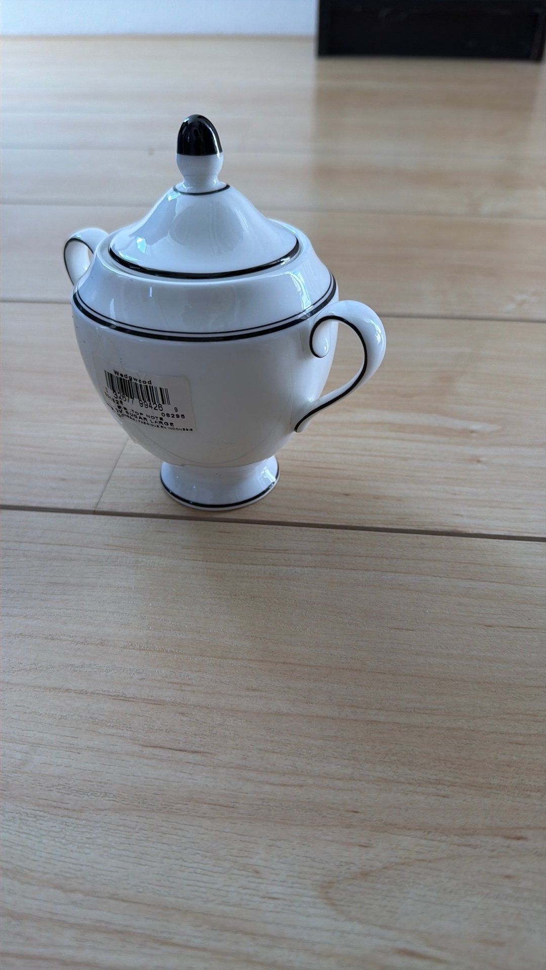 Wedgwood Barbara Berry top note suikerkom met deksel, Huis en Inrichting, Keuken | Servies, Ophalen of Verzenden, Zo goed als nieuw