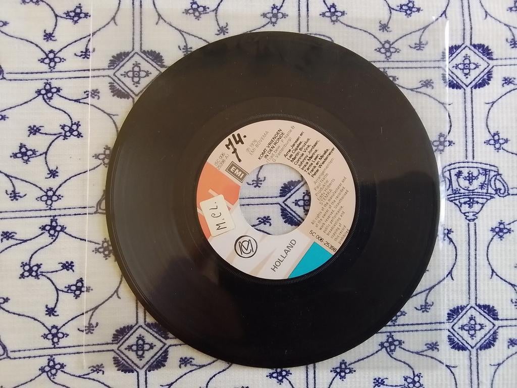 Arne jansen en div artiesten      Komt vrienden in den ronde, Overige formaten, Single, Ophalen of Verzenden, Zo goed als nieuw