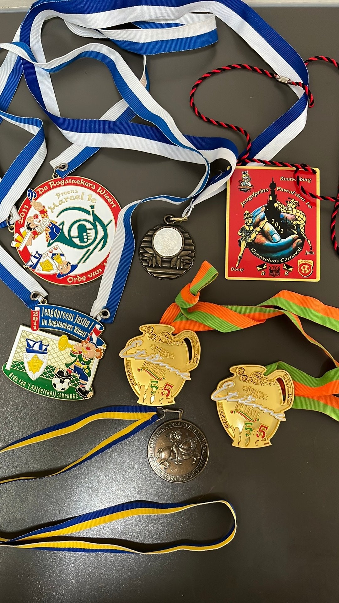 Carnavalsmedailles, diversen, Ophalen, Gebruikt, Jongen of Meisje