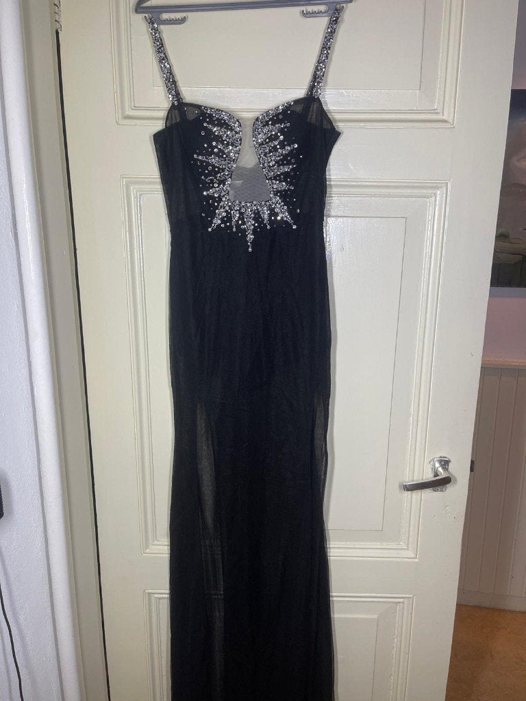 Zwarte lange gala/avondjurk met steentjes | Open rug, Zwart, Nieuw, Ophalen of Verzenden, Maat 36 (S)