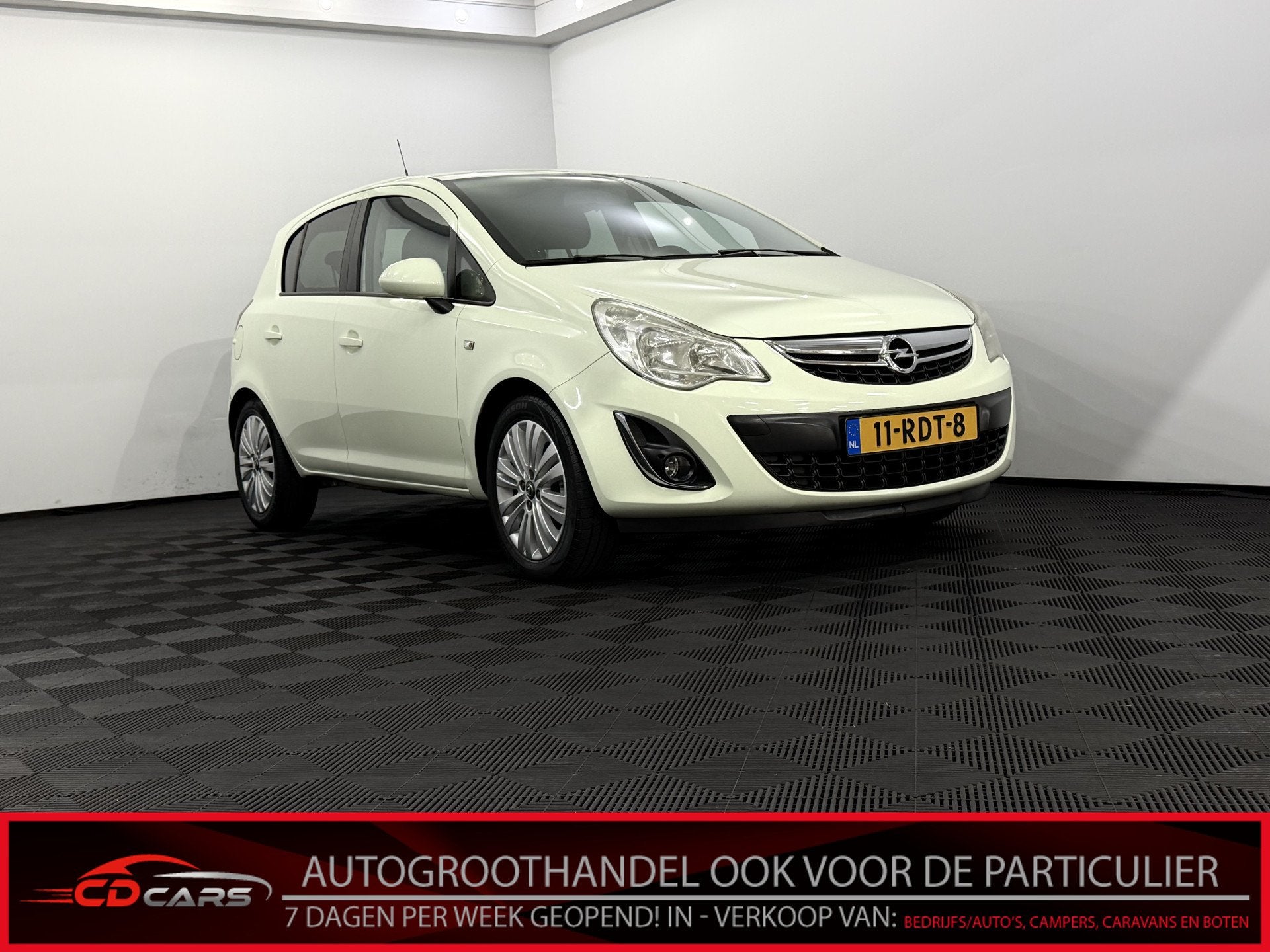 Opel Corsa 1.4-16V Edition Airco, Navi, Bluetooth, Lichtmeta, Voorwielaandrijving, Euro 5, Gebruikt, 4 cilinders