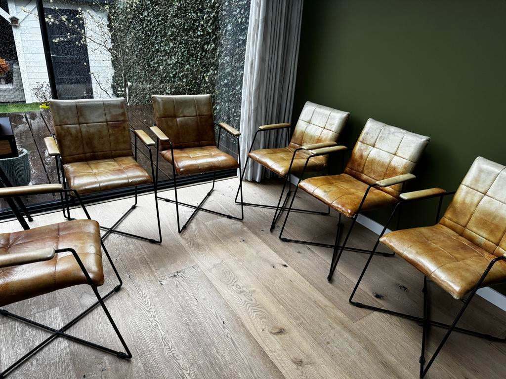 6 leren stoelen met zwarte poten, Huis en Inrichting, Stoelen, Ophalen, Gebruikt, Bruin, Leer