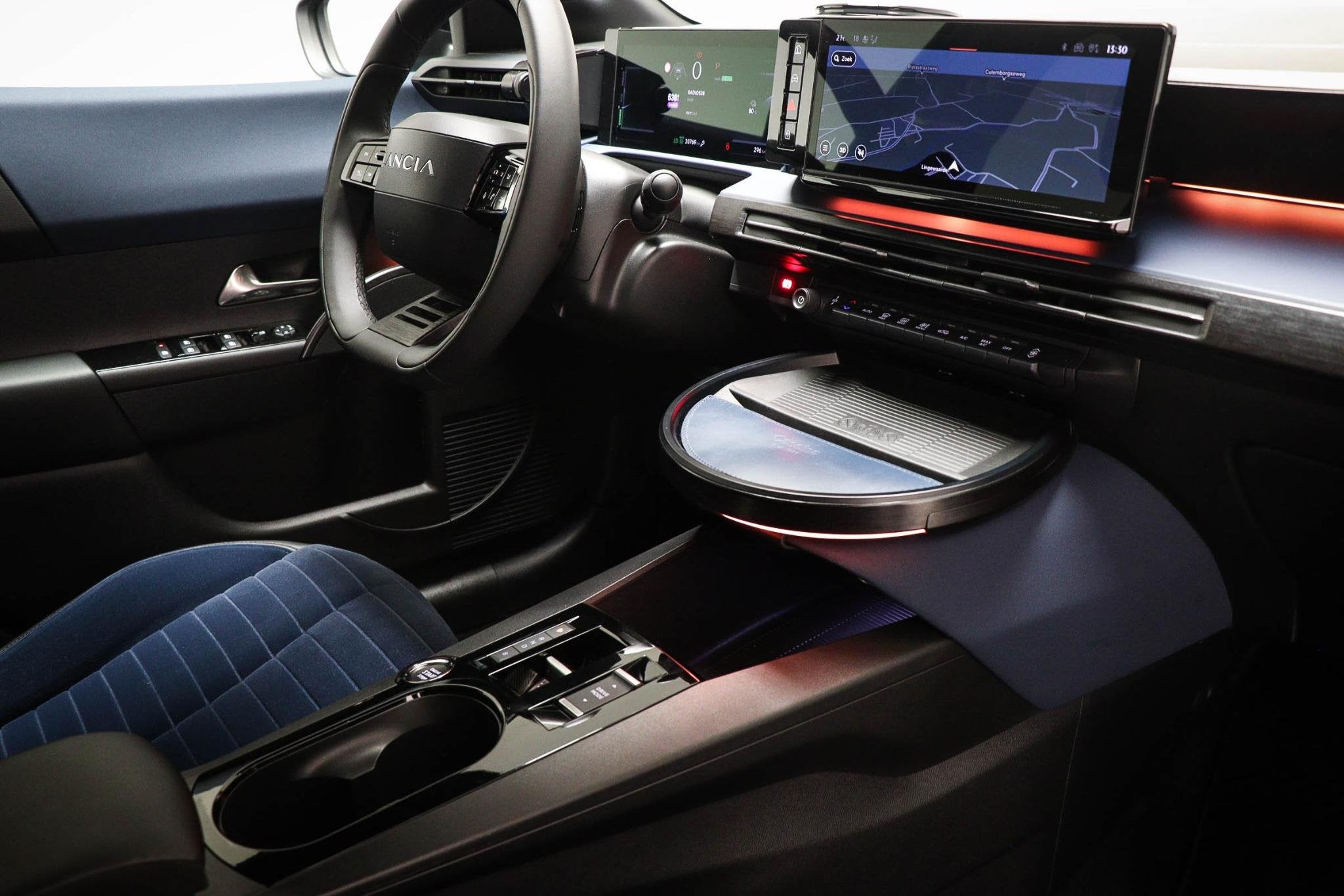 Lancia Ypsilon Edizione Cassina Limitata 51 kWh | NAVIGATIE, Auto's, Dealer onderhouden, Huisgarantie, 156 pk, Met garantie (alle)