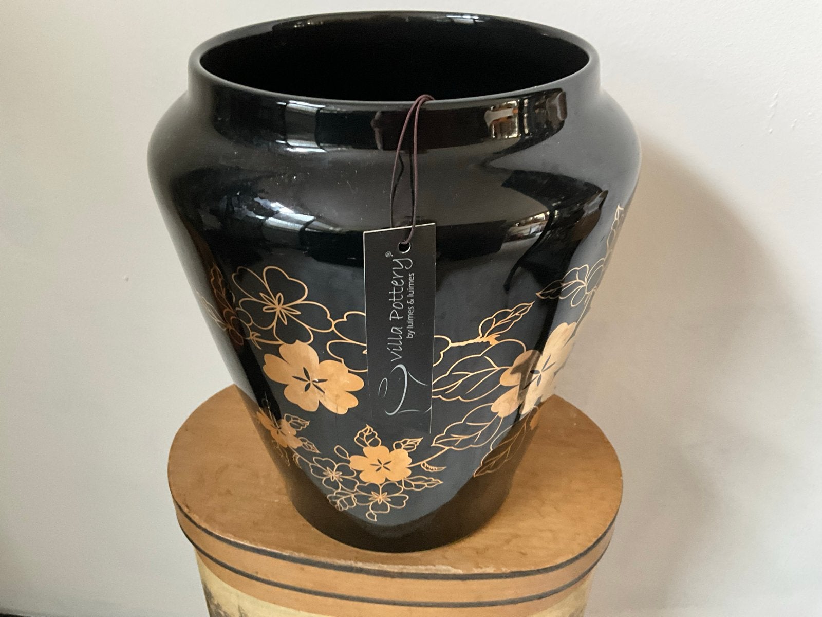 Villa Pottery vaas zwart met gouden bloemen, Met patroon/structuur, Zwart, Nieuw, Ophalen of Verzenden