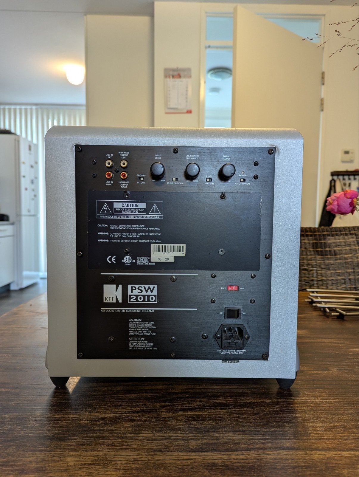 KEF PSW 2010 Subwoofer - 250 Watt, Uitstekende Staat, 150 watt of meer, Gebruikt, Subwoofer, Ophalen of Verzenden
