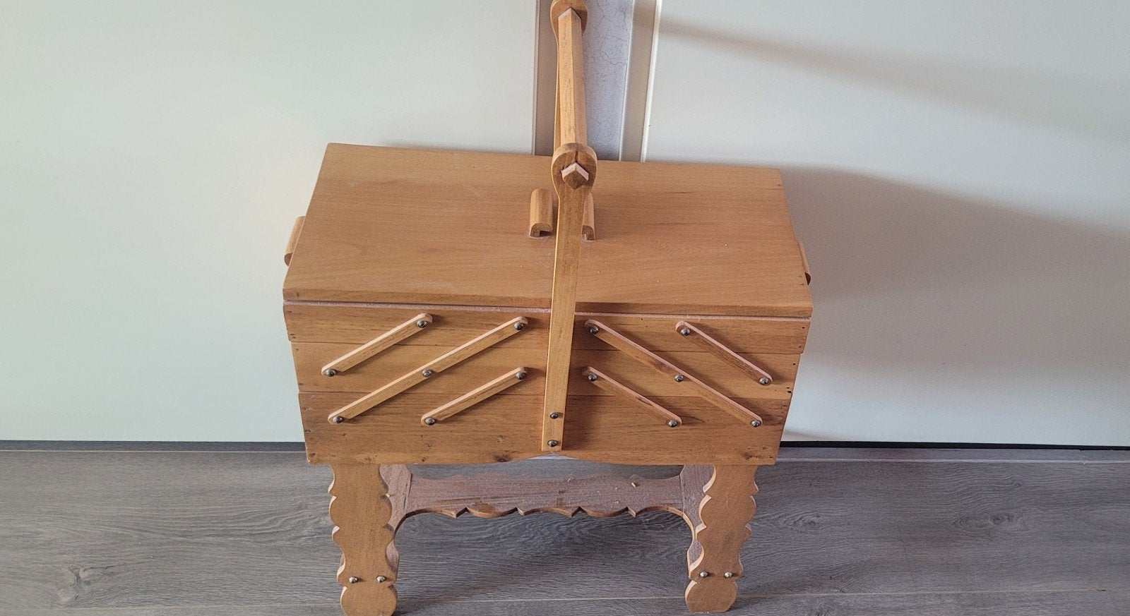 Vintage houten naaidoos, Ophalen