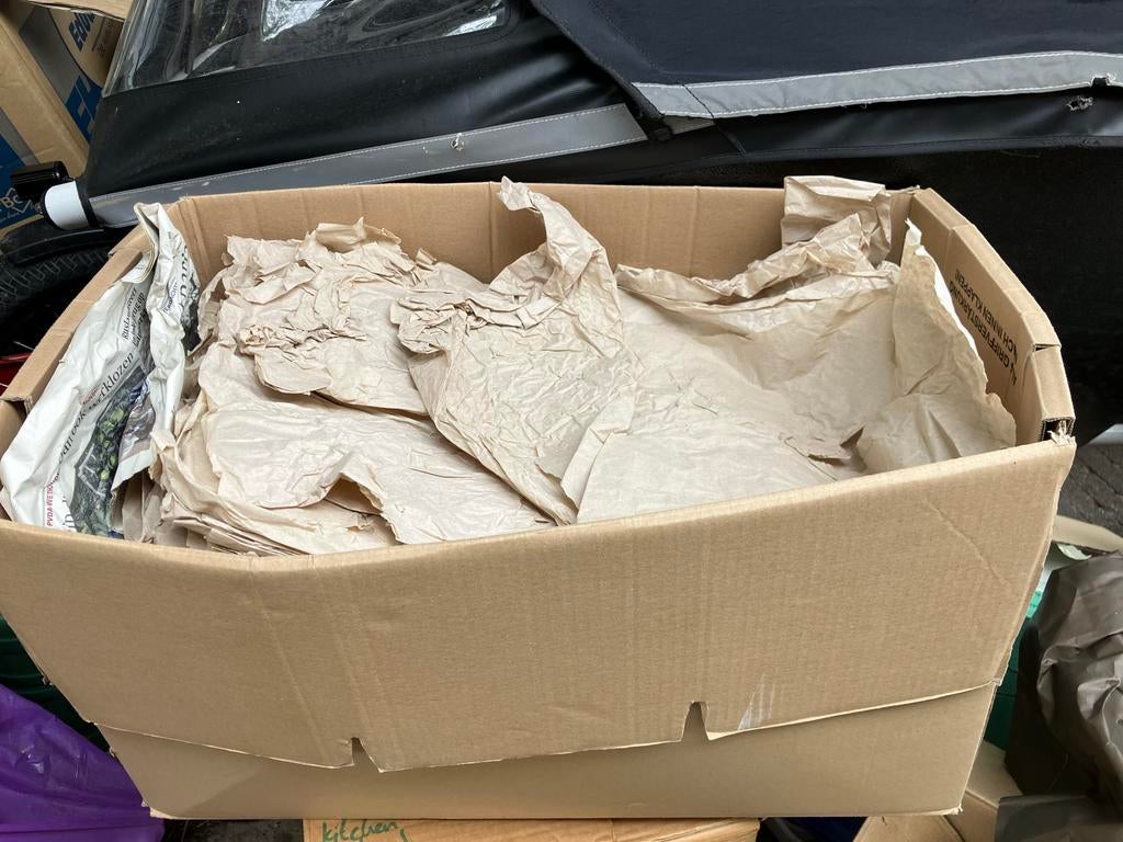 Verhuisdoos met pakpapier voor verhuizingen, Doe-het-zelf en Verbouw, Kratten en Dozen, Ophalen, 40 tot 60 cm, 50 tot 75 cm, 35 tot 50 cm