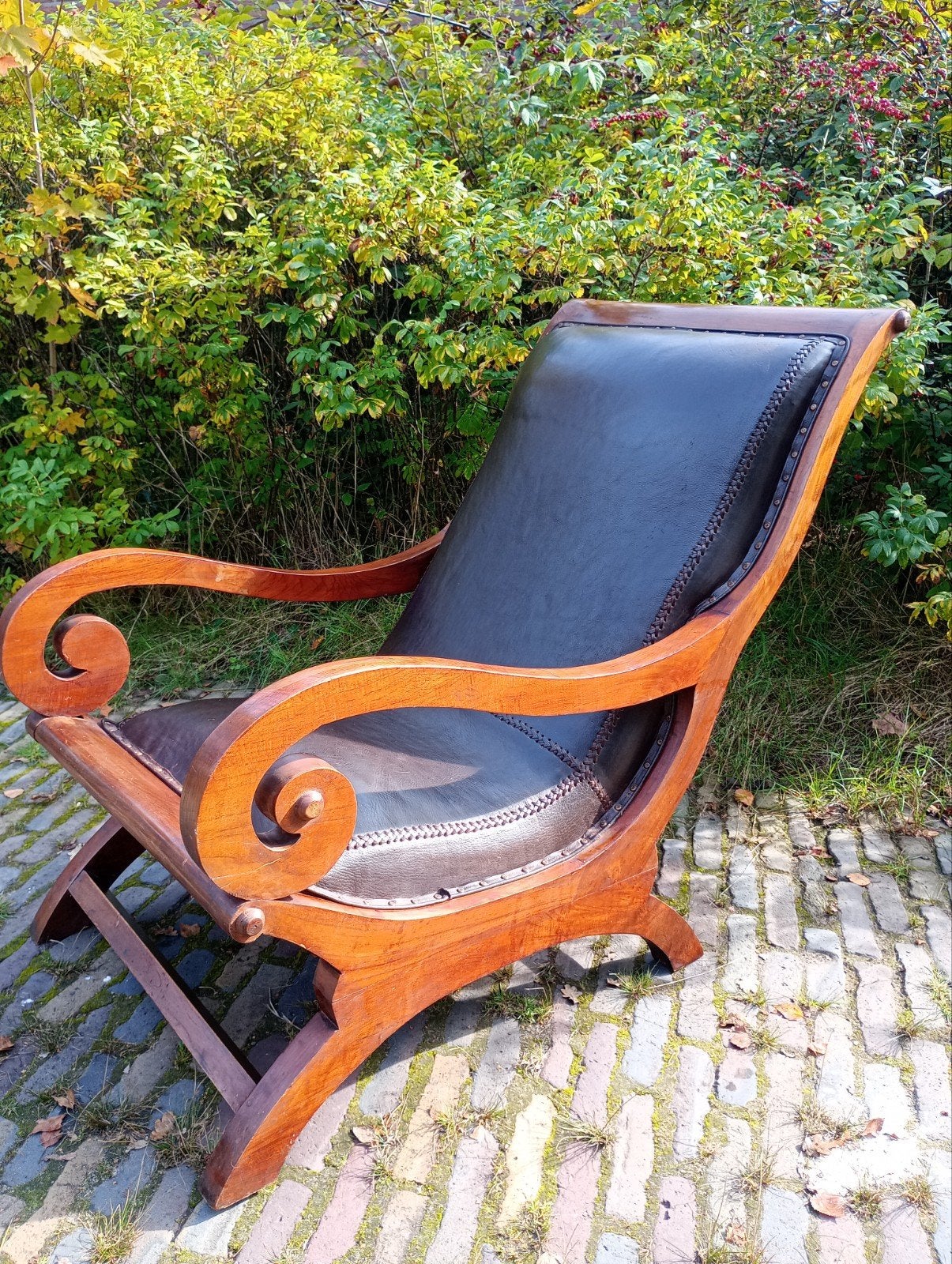 Koloniale mahoniehouten fauteuil met lederen bekleding, Antiek en Kunst, Ophalen