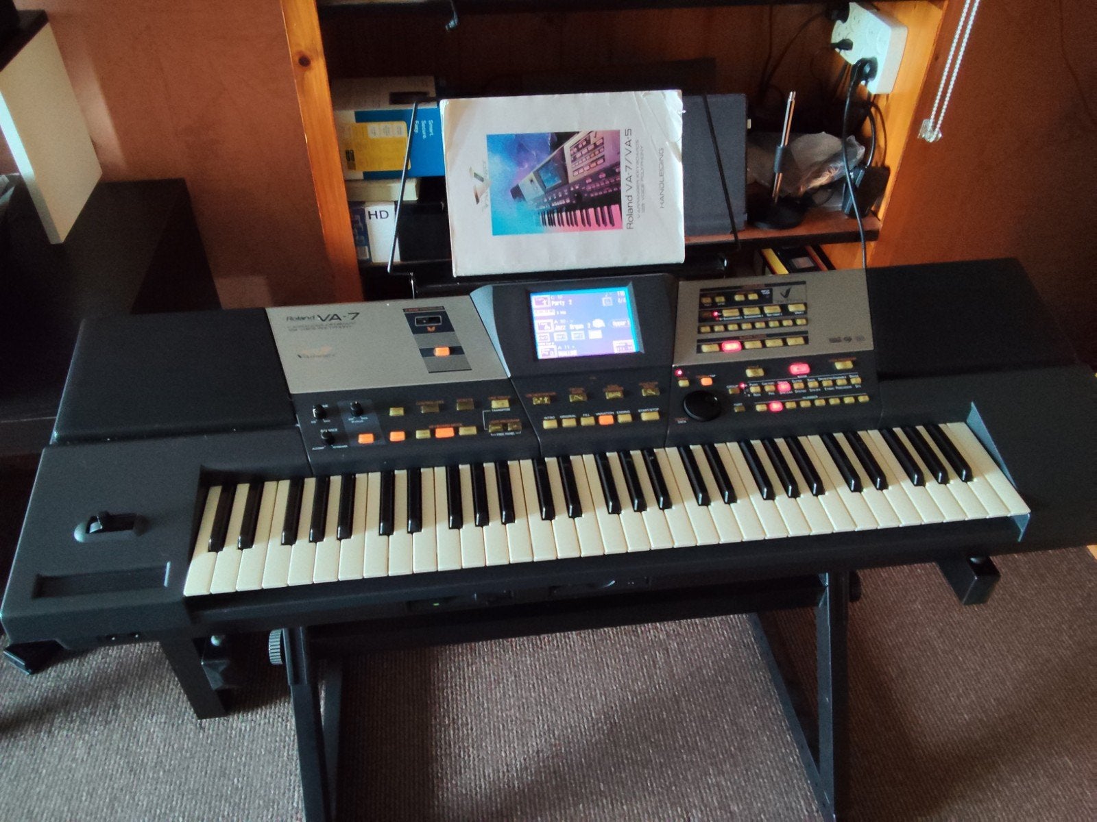 Roland VA-7 V-Arranger Keyboard met Touchscreen en Standaard, Ophalen, 61 toetsen, Roland, Zo goed als nieuw
