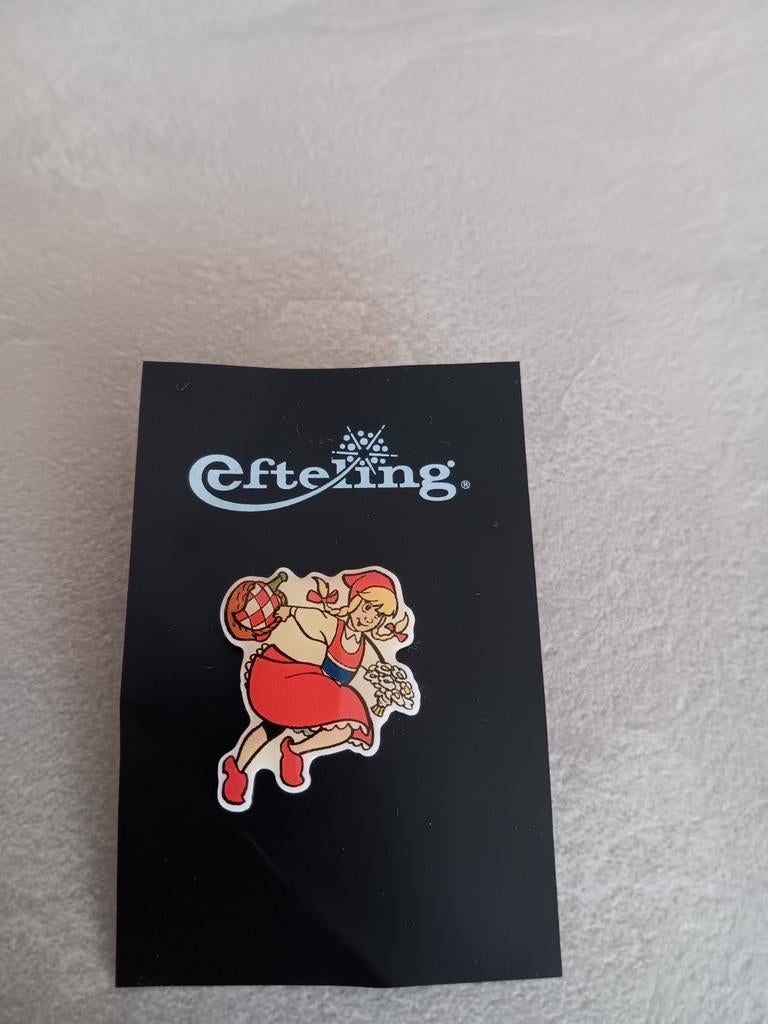 Efteling pin roodkapje, Ophalen of Verzenden, Zo goed als nieuw, Button of Speldje
