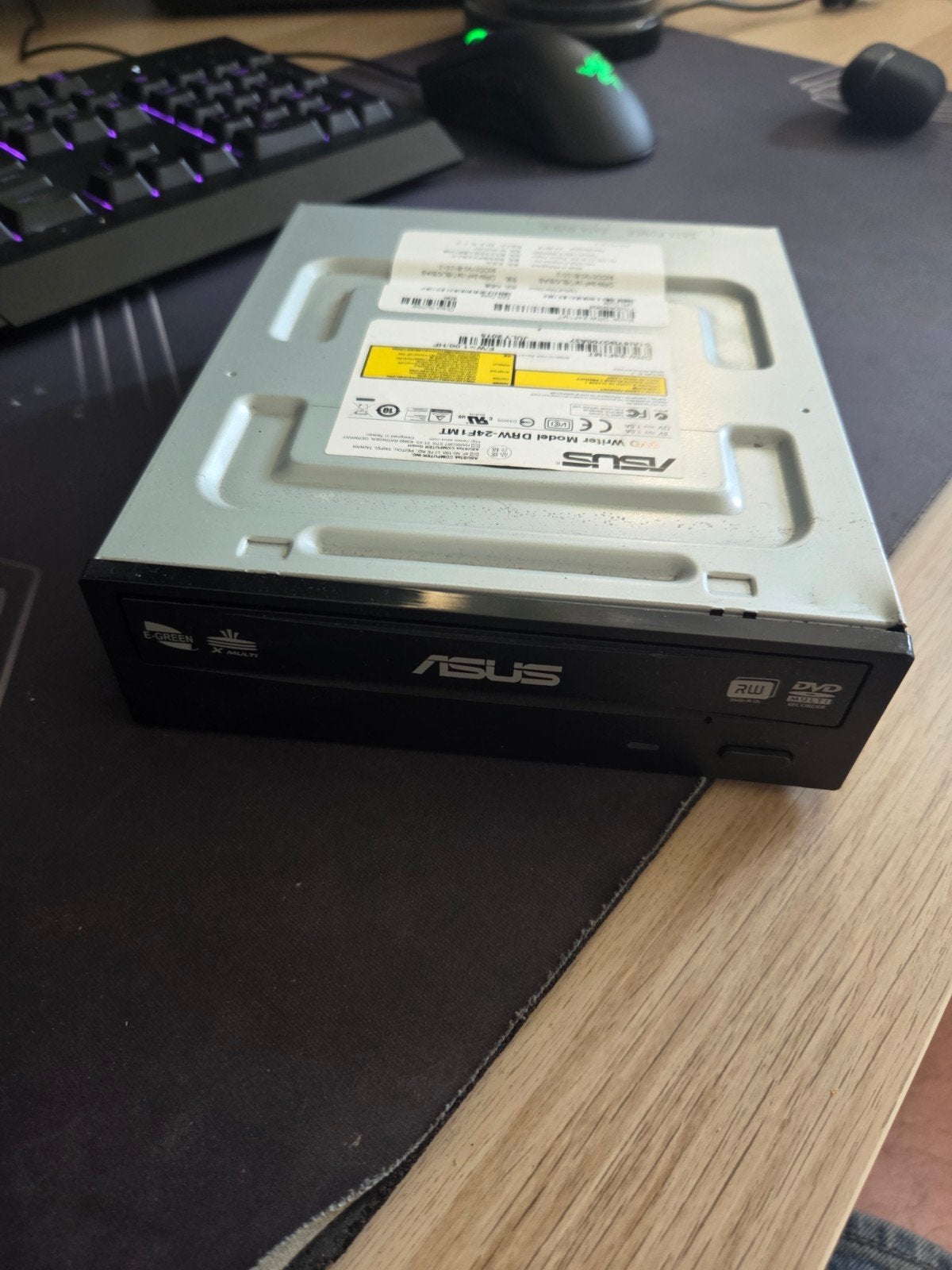 ASUS DVD Brander/Lezer DRW-24F1MT - Intern, Computers en Software, Optische drives, Gebruikt, Intern, Windows, Cd, Dvd, Ophalen of Verzenden