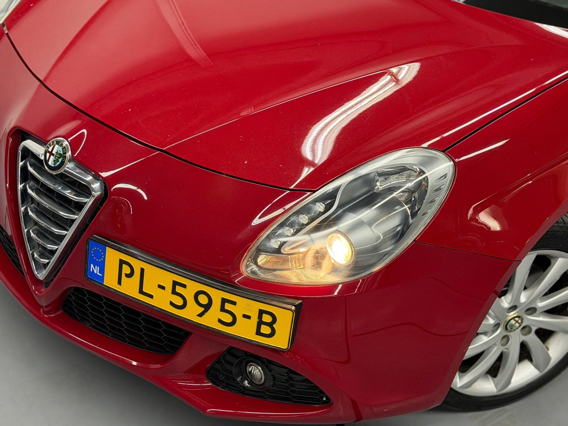 Alfa Romeo Giulietta 1.4 T Distinctive 170PK 100% Onderhoude, Auto's, Voorwielaandrijving, Gebruikt, Zwart, 4 cilinders