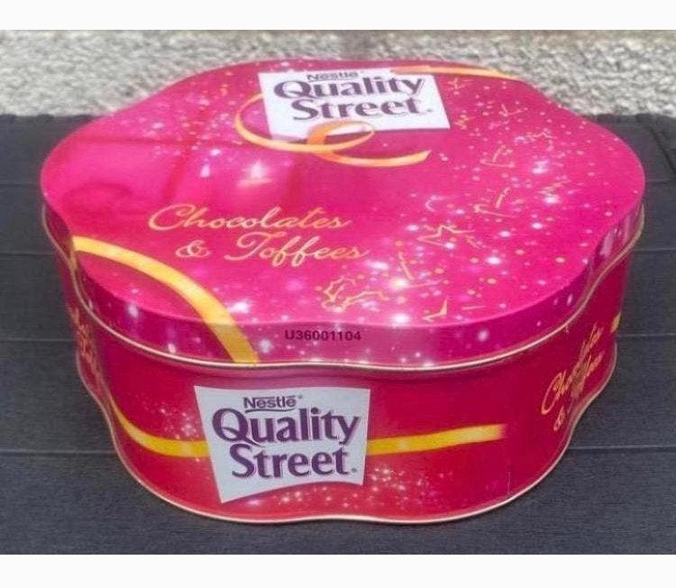 Rond golvend blik van Nestlé Quality Street. Drsn. 18 cm., Verzamelen, Blikken, Ophalen of Verzenden, Zo goed als nieuw, Overige