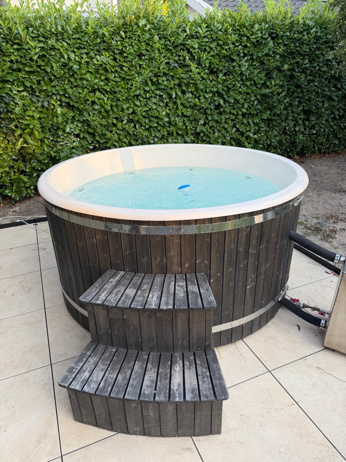 Houtgestookte hottub 5-6 persoons met LED & bubbels, Ophalen of Verzenden, Zo goed als nieuw, Vast