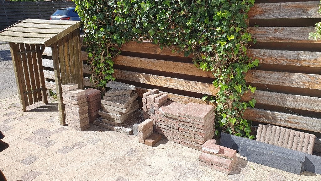 Stenen, klinkers, tegels, opsluitbanden en tuinhuisje, Ophalen, Gebruikt, 5 tot 10 m², Beton