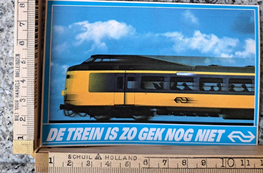 Vintage sticker de trein is zo gek nog niet NS logo, Ophalen of Verzenden, Zo goed als nieuw, Overige typen
