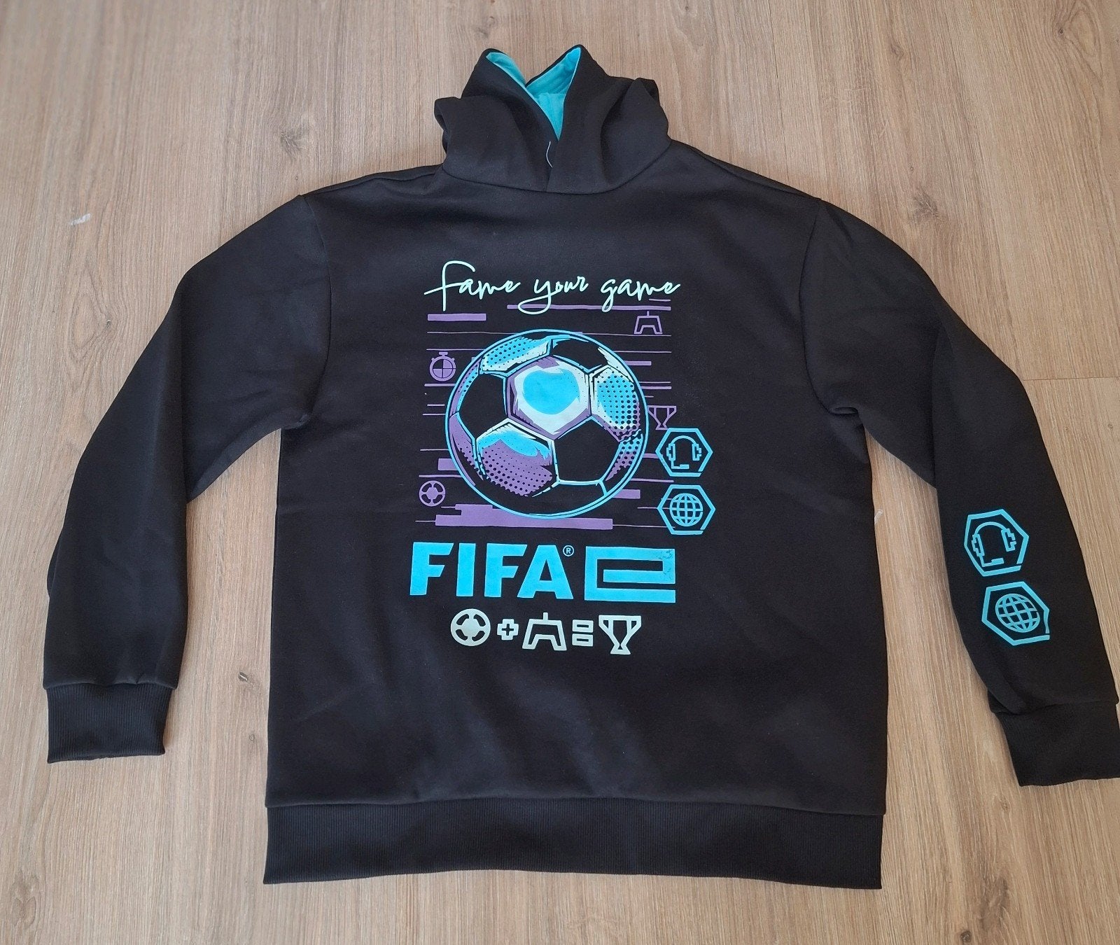 FIFA E Hoodie Zwart/Turquoise Maat 170/176 NIEUW, Kinderen en Baby's, Kinderkleding | Maat 176, Jongen of Meisje, Trui of Vest