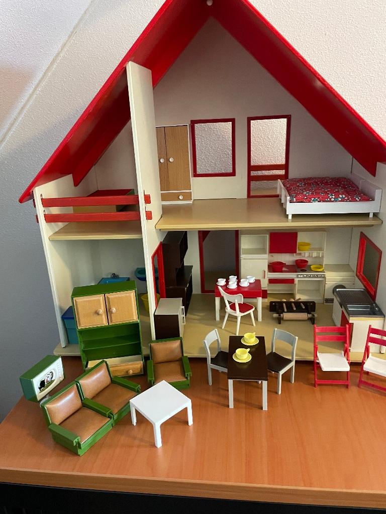 Poppenhuis Vero Drei Linden, inclusief Modella meubeltjes, Ophalen of Verzenden, Zo goed als nieuw, Poppenhuis